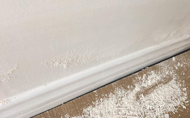 內(nèi)墻面反堿最好的處理辦法是什么？