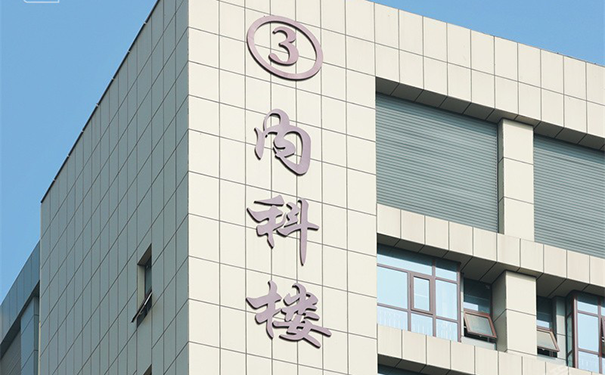 氟碳漆屬于水性涂料還是溶劑型涂料？